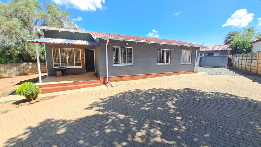 3 Bedroom Property for Sale in Uitsig Free State